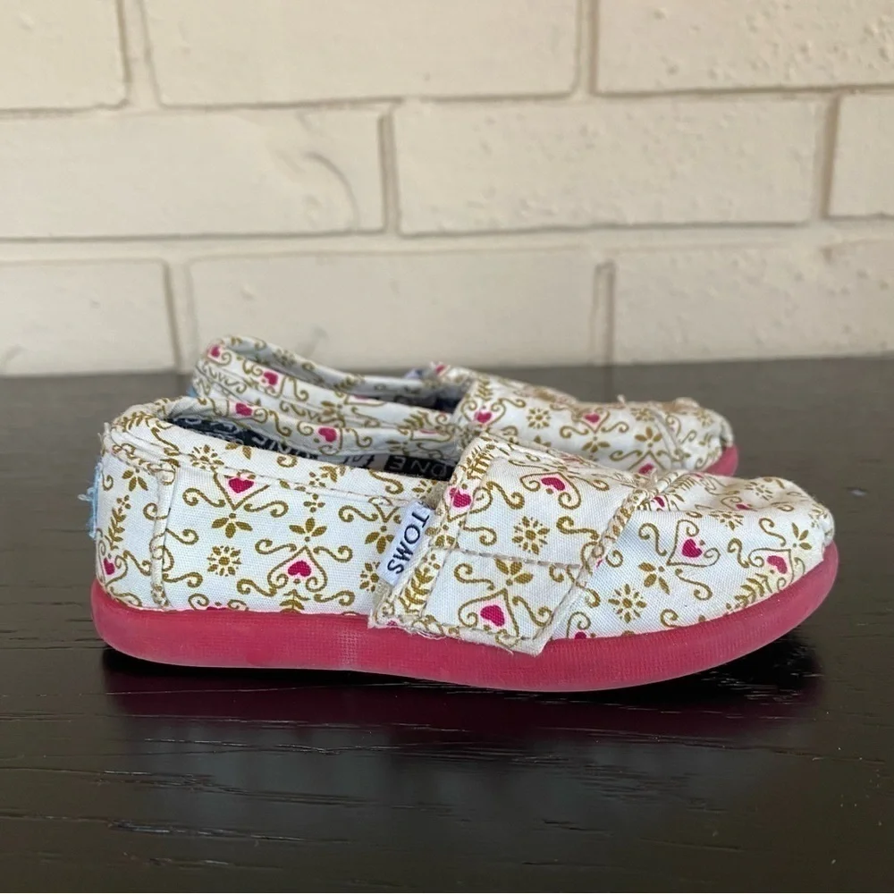 Disney x TOMS It's a Small World Theme Canvas Slip on Shoes Toddlers Sz 7 Youth